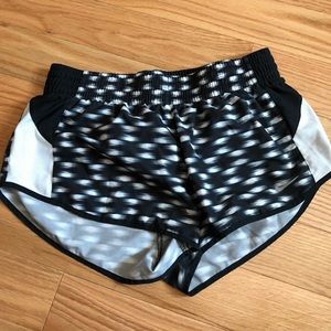 Black and white patterned nike shorts